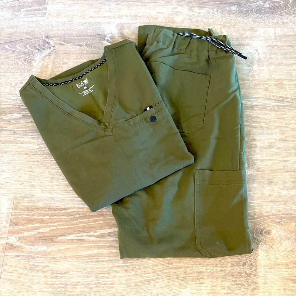KOI Next Gen scrubs set